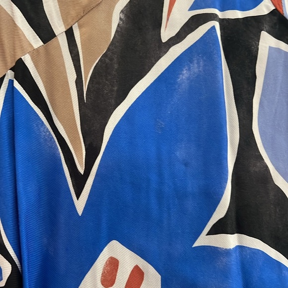 Open back printed midi dress worn once this dress has color variations - Picture 5 of 6